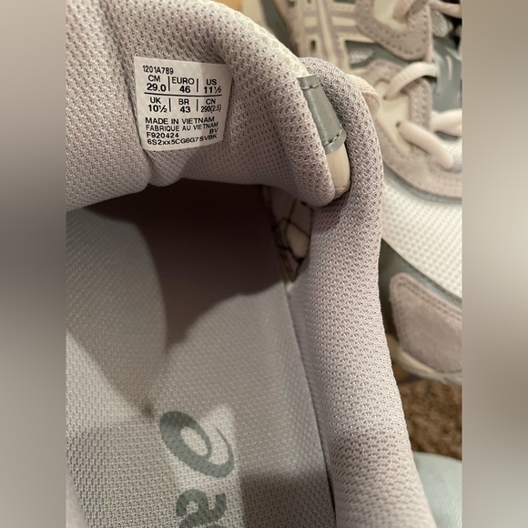 ASICS GEL-NYC cream/ oyster grey men’s US size 11.5 - Picture 15 of 16